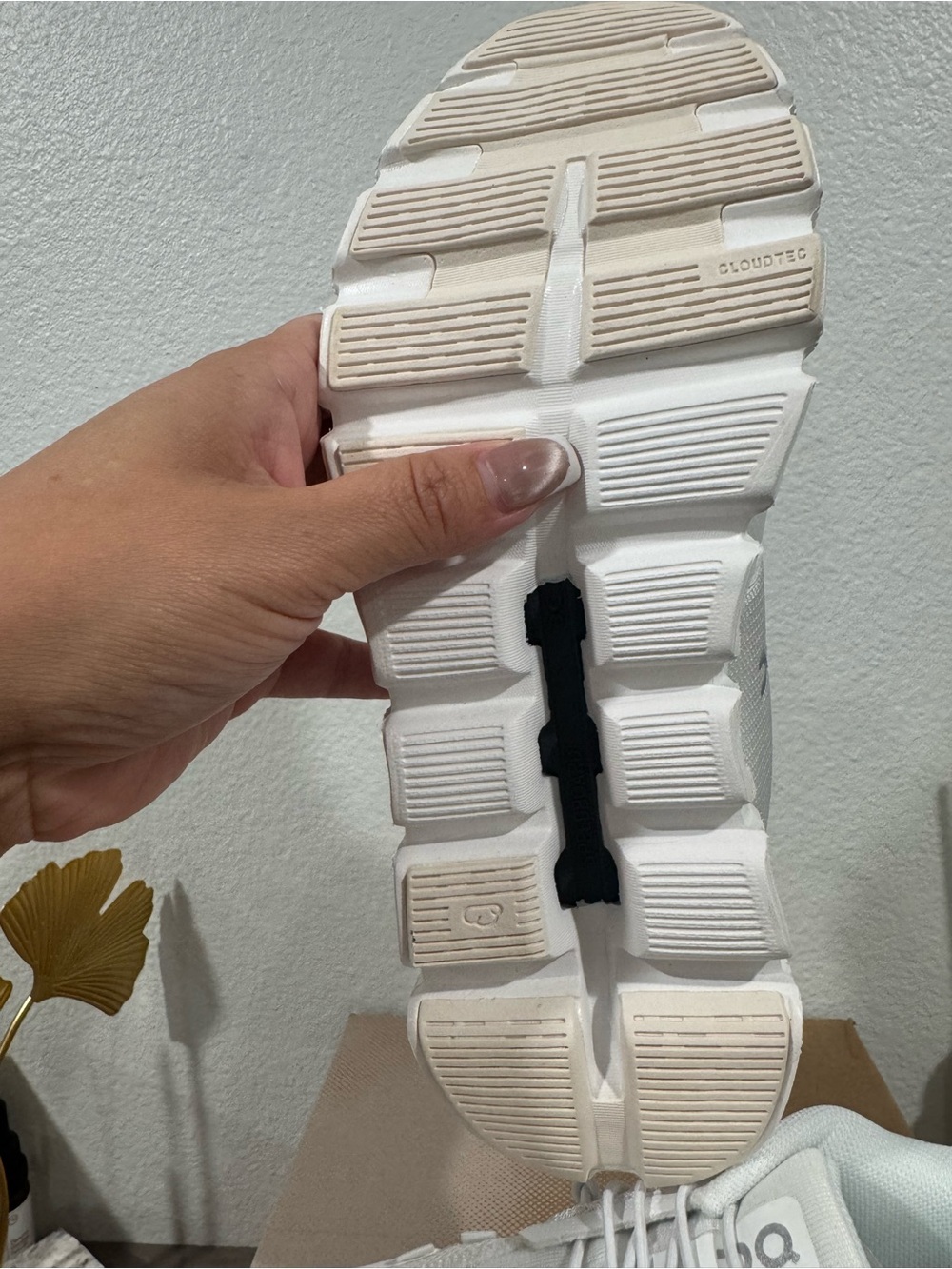 On Running Cloud 6 Sneakers in White - Picture 4 of 5